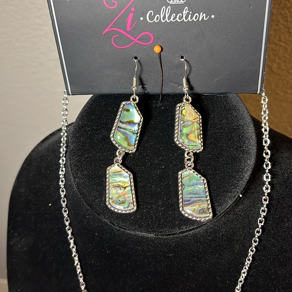 Paparazzi Zi Collection Necklace and Earring set. Brand new/never worn. - Picture 2 of 4